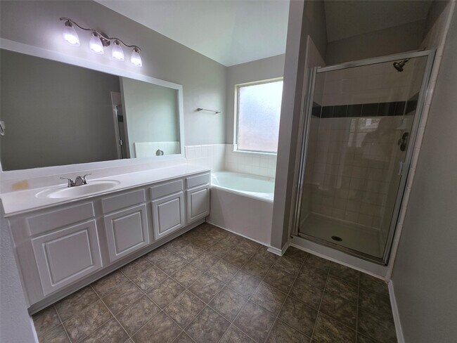 Building Photo - 2108 Goldfinch Ln