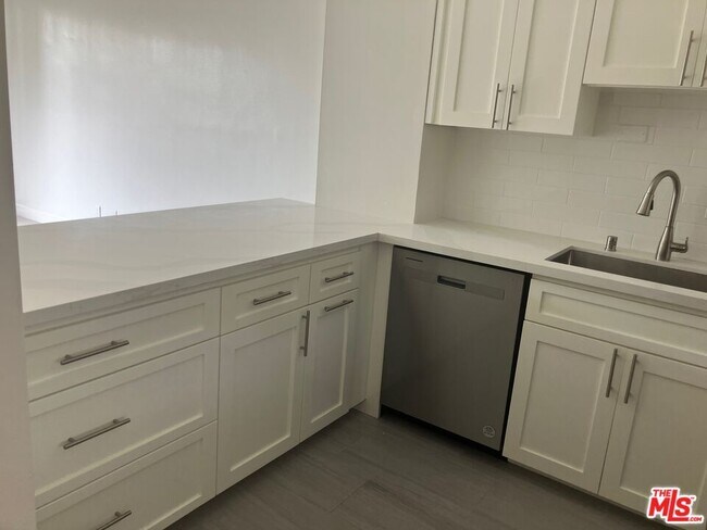 Building Photo - 969 Hilgard Ave