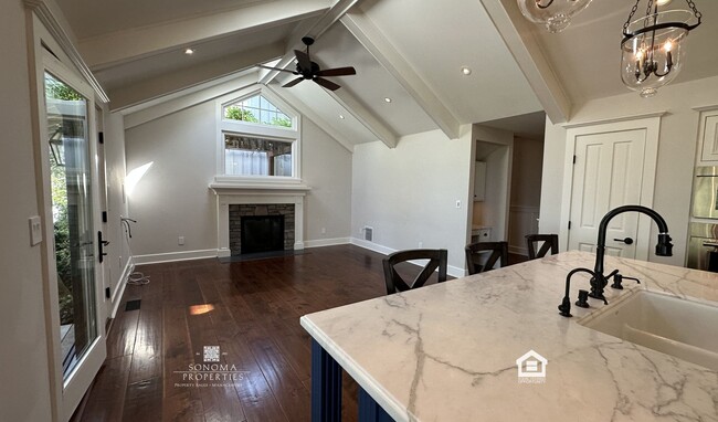 Building Photo - Stunning 3BD/2.5BA Home with Breathtaking ...