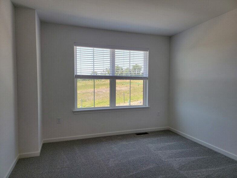 Building Photo - 2129 S Autumn Chase Dr