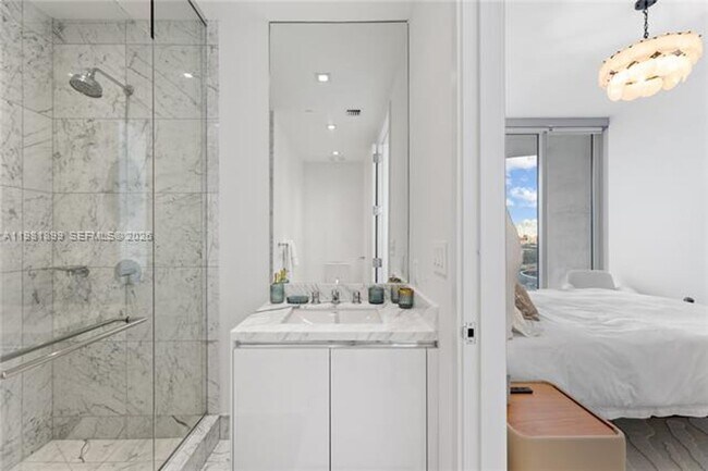 Building Photo - 16901 Collins Ave