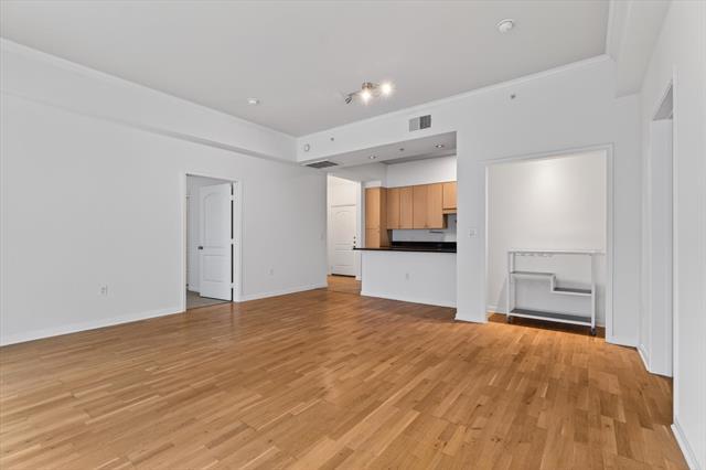 Building Photo - 3225 Turtle Creek Blvd
