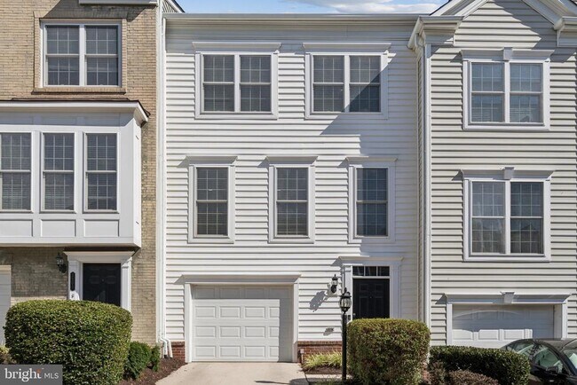 Primary Photo - 2205 Greywing St