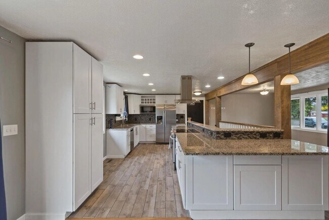 Building Photo - Beautiful 5-Bedroom Home in Mead School Di...