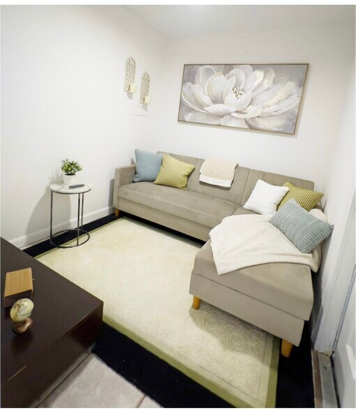 Building Photo - 4915 Weymouth St