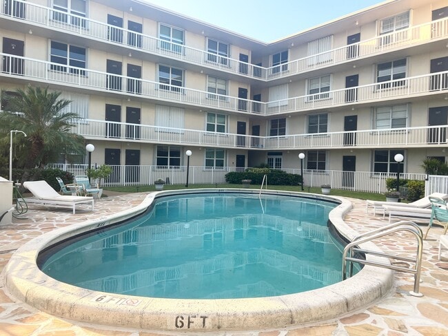 Building Photo - 1131 SE 4th St