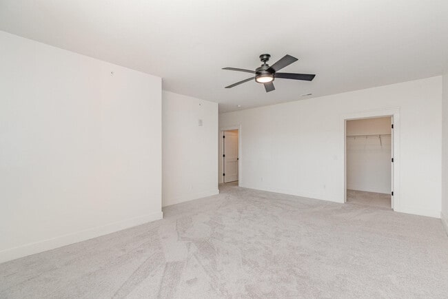 Building Photo - 617 Manhattan Blvd