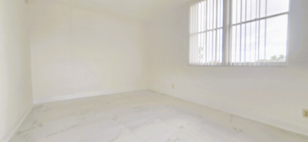 Building Photo - 2600 N Flagler Dr