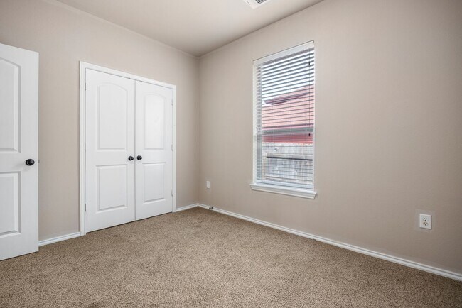 Building Photo - 953 Brown Rock Dr