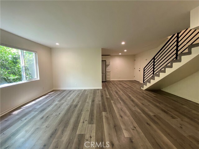 Building Photo - 208 S Park View St