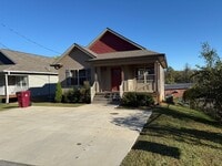 Building Photo - Beautiful home 3 minutes from ETSU!