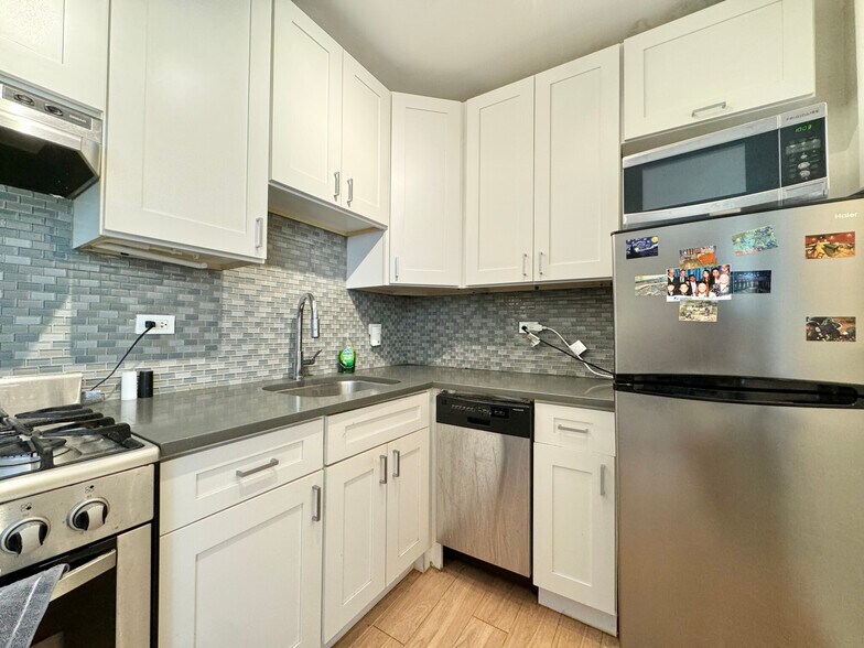 Building Photo - 503 W Belmont Ave