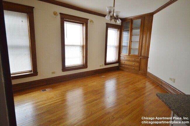 Building Photo - 2329 N Halsted St