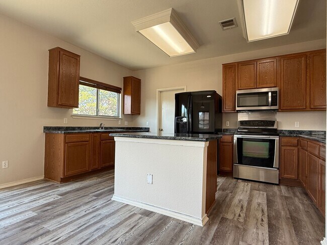 Building Photo - 1722 E Mesa Park Dr