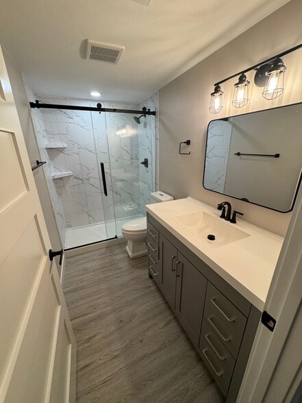 Building Photo - 2740 W Glenpark Dr