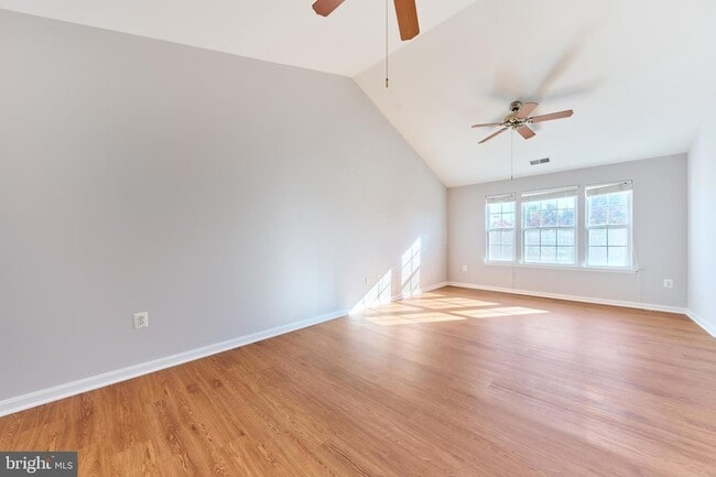 Building Photo - 685 Springhouse Square SE