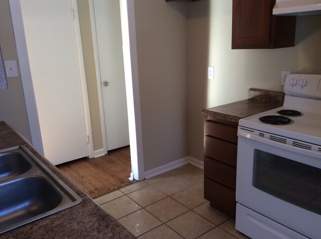 Building Photo - Indianapolis West side - 4 BR home