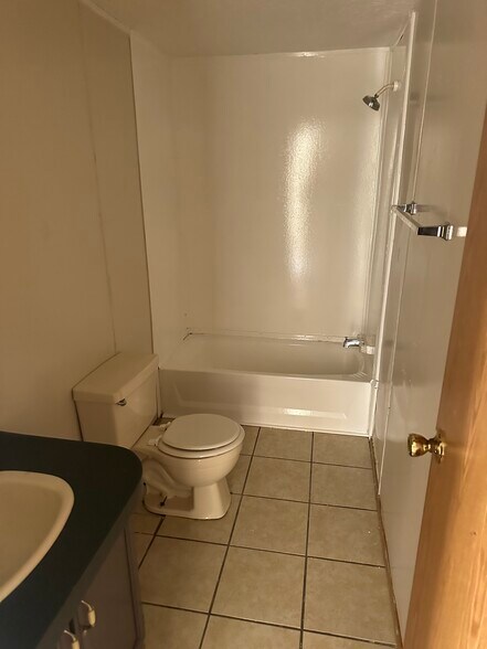 Building Photo - 315 Forest Creek Ln