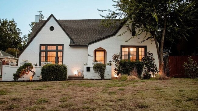 Primary Photo - Stylish & Fully Furnished Home in the Hear...