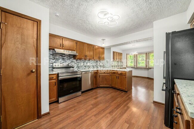 Building Photo - 356 Northview Dr
