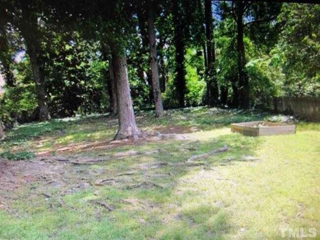 Building Photo - 2707 Wayland Dr