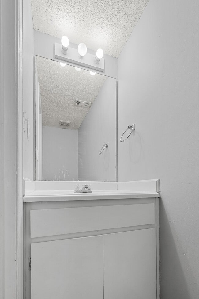 Building Photo - 205 Marquette St