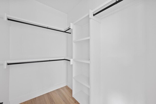 Building Photo - 1409 Valleyridge Dr