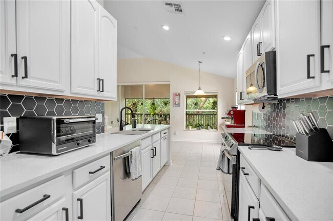 Building Photo - 6440 Axeitos Terrace