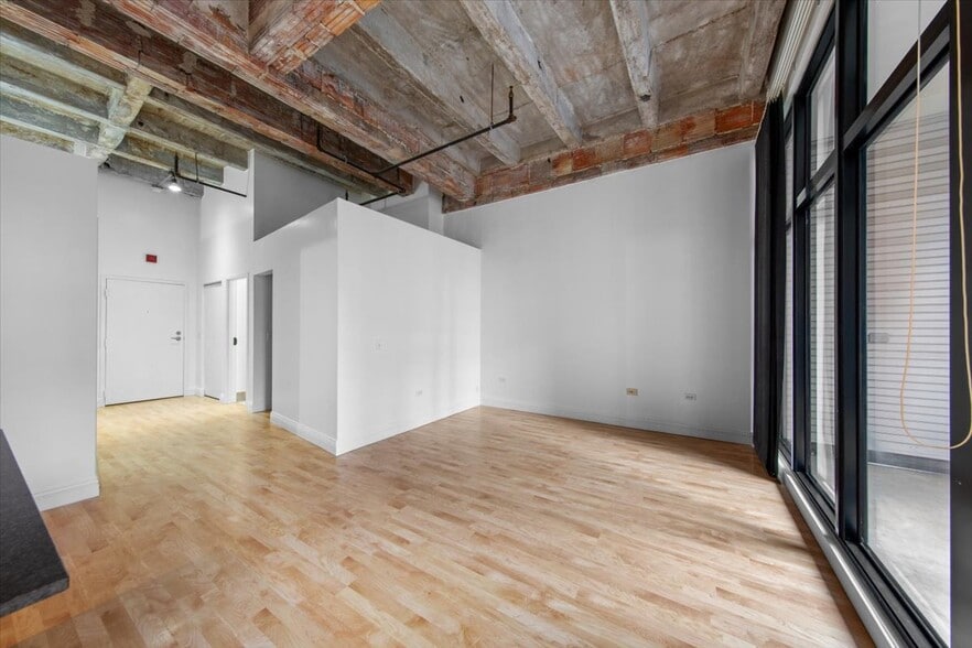 Building Photo - 20 N State St