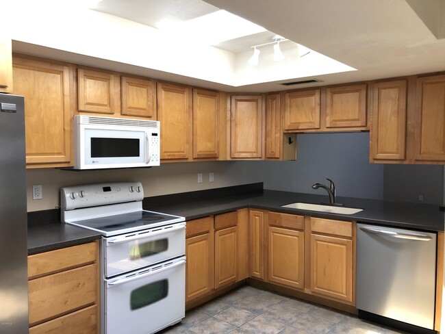 Building Photo - 9144 E Winchcomb Dr