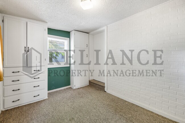 Building Photo - 853 N Terrace Dr