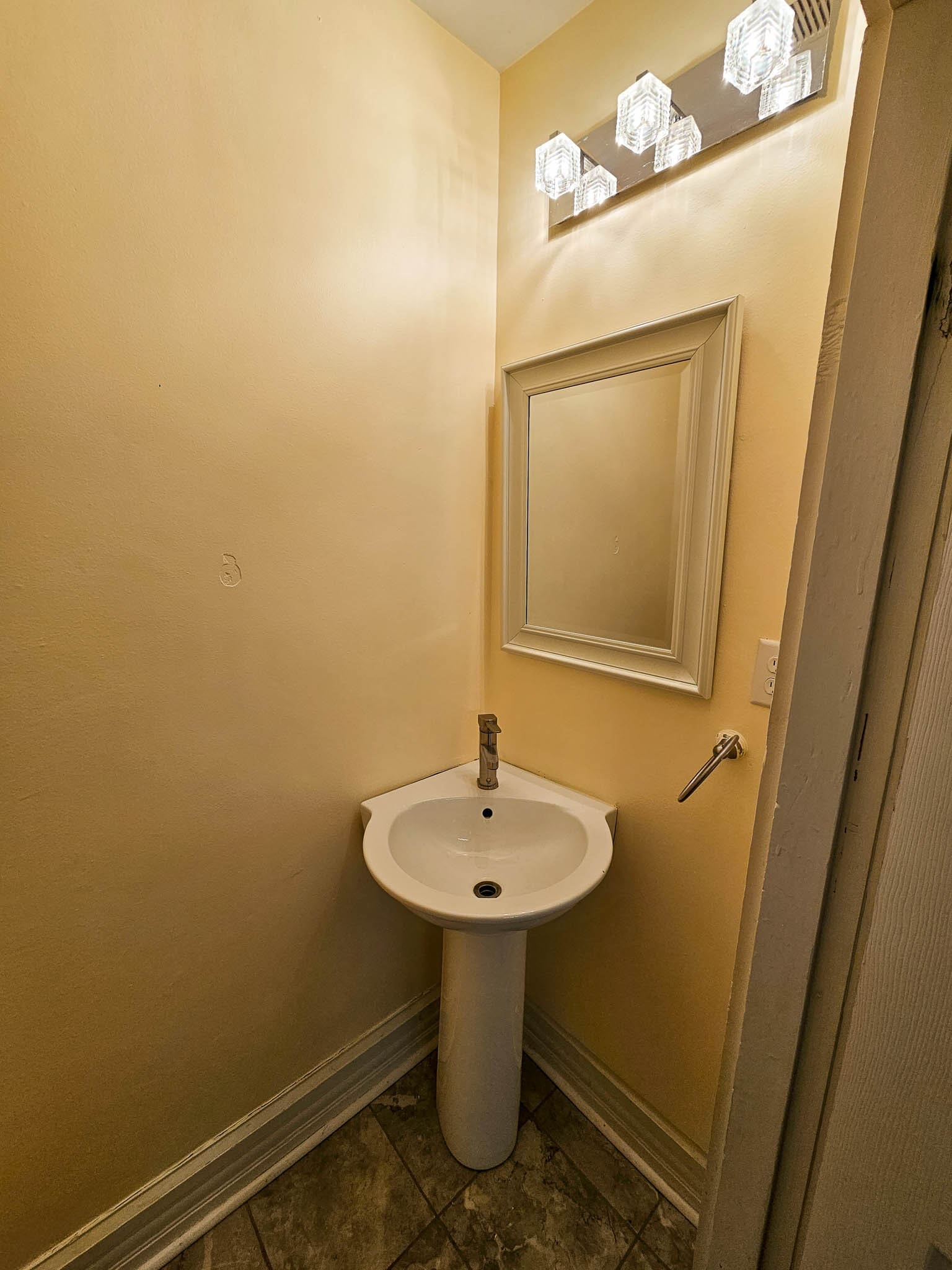 Building Photo - 389 W 4th Ave