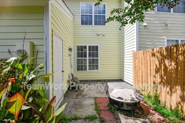 Building Photo - 2936 Sugarberry Ln