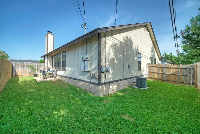 Building Photo - 1004 Hyridge St