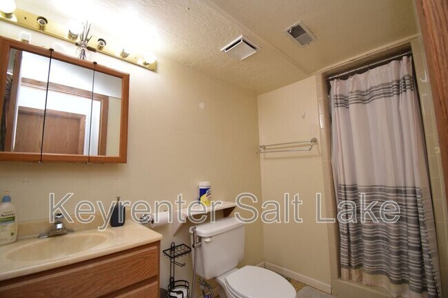Building Photo - 1632 E 4190 S