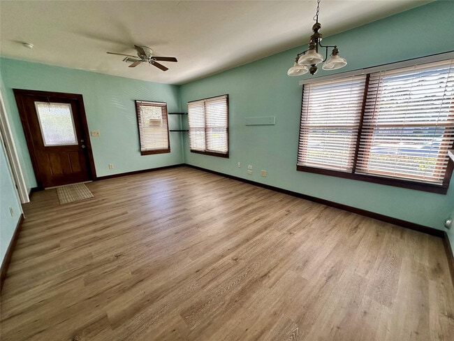 Building Photo - 11 SW 11th Ave