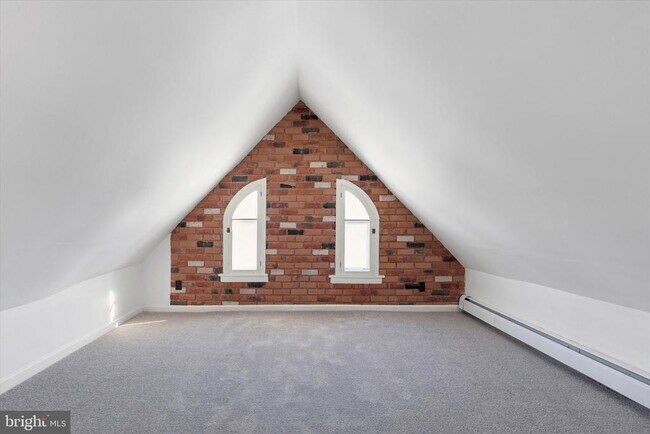 Building Photo - 371 W Main St