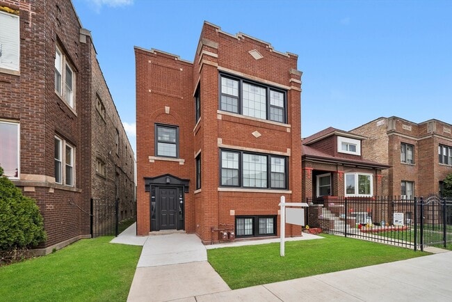 Building Photo - 1010 S Mason Ave