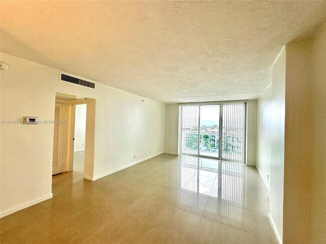 Building Photo - 3000 S Ocean Dr