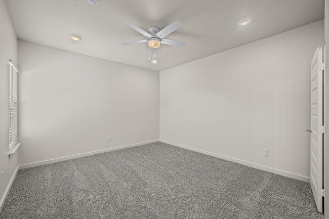 Building Photo - Brand new townhomes in Iron Horse!