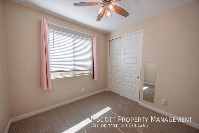 Building Photo - 449 Pinnacle Ridge Dr