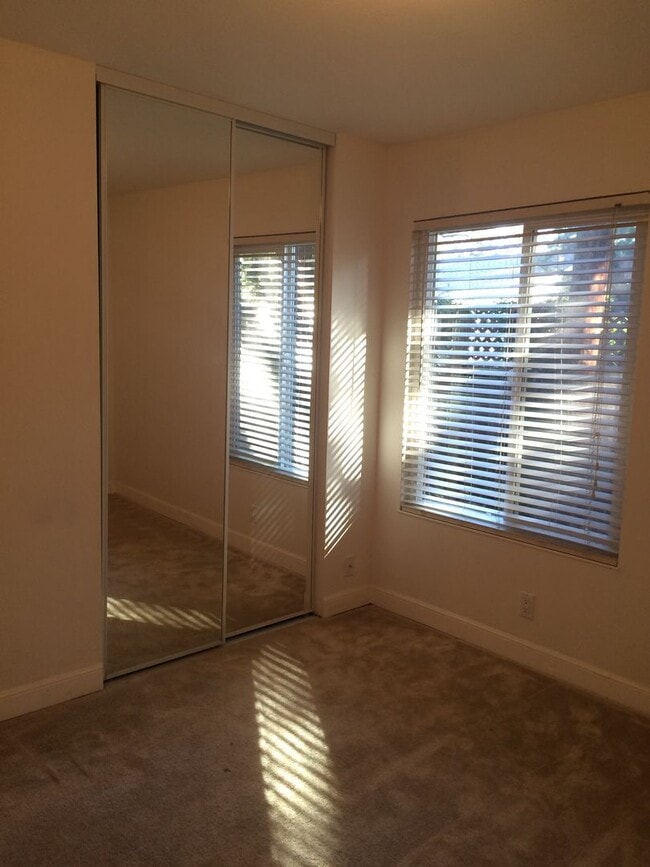 Building Photo - 2 Bedroom 2 Bath Downtown Walnut Creek