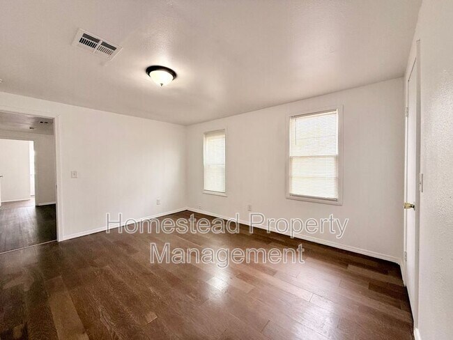 Building Photo - 4101 SE 42nd St