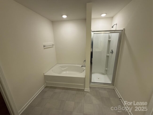 Building Photo - 9010 Harwood Knoll Dr