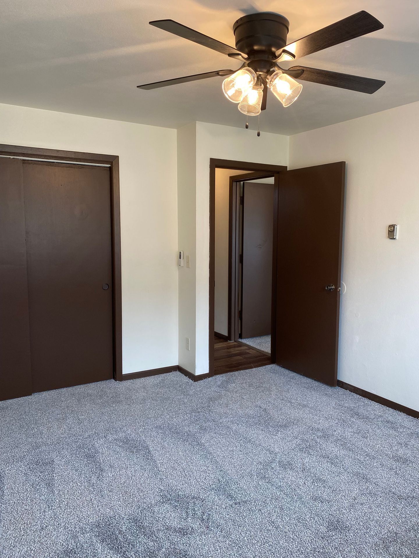 Building Photo - Immaculate Updated 2 Bedroom with 1 Bath