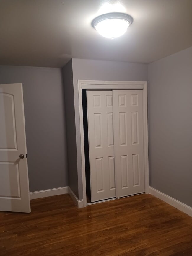 Building Photo - 9126 Grand Ave