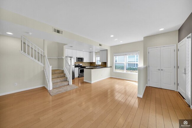 Building Photo - 769 Bryn Mawr Ct
