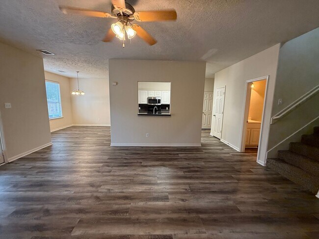 Building Photo - So convenient and so much space!