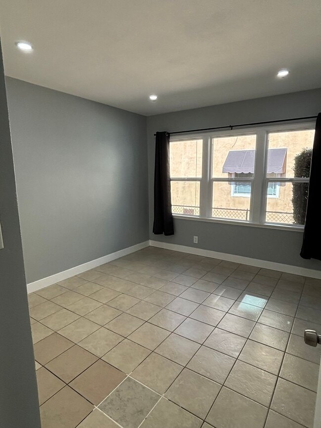 Building Photo - 8933 Elizabeth Ave