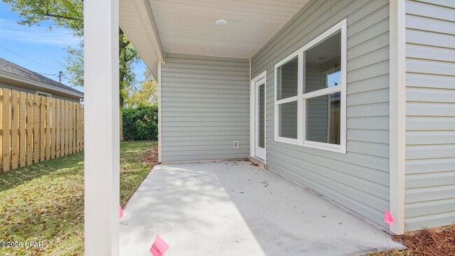 Building Photo - 906 Mulberry Ave